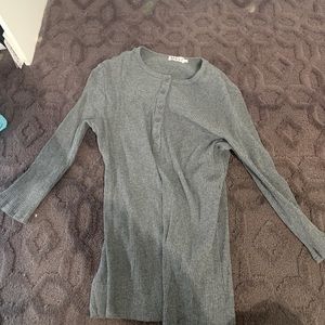 Size small by meli gray 3/4 sleeve shirt.